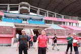 Ketua PSSI Mochamad Iriawan (kedua kiri) meninjau lapangan pendukung Piala Dunia U-20 di Stadion Gelora Delta Sidoarjo, Jawa Timur, Minggu (9/2/2020). Kegiatan tersebut sebagai bagian mematangkan persiapan Piala Dunia U-20 tahun 2021 dengan menggelar Joint Inspection di 10 kota yang dipersiapkan menjadi tuan rumah. Antara Jatim/Umarul Faruq/zk