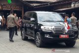 Presiden Jokowi menyantap ikan betutu kukus di Sleman