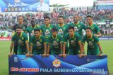 Tim Persebaya sebelum bertanding pada babak penyisihan Grup A Piala Gubernur Jawa Timur 2020 di Stadion Gelora Bangkalan, Bangkalan, Jawa Timur, Jumat (14/2/2020). Antara Jatim/Moch Asim/zk.