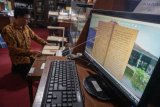 Digitalisasi naskah koleksi perpustakaan Reksa Pustaka