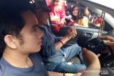 Keluarga WNI pascaobservasi corona berdatangan ke Bandara Halim Jakarta