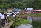 Lantamal mendukung Pemkab Minahasa bersihkan eceng gondok