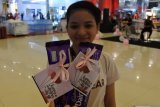 Ratusan coklat dibagikan gratis ke pengunjung Lippo Plaza