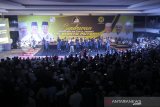 Sejumlah pesepak bola Barito Putera memperkenalkan diri pada acara syukuran perkenalan tim dan seragam baru Barito Putera 2020 di Banjarmasin, Kalimantan Selatan, Kamis (20/2/2020) malam. Manajemen PS Barito Putera memperkenalkan 29 pemain serta seragam baru yang akan menjalani laga pada liga 1 2020. Foto Antaranews Kalsel/Bayu Pratama S.