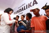 Menteri PPPA soroti anak-anak di pantai Mandalika jadi pedagang asongan
