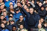 Inggris masih lockdown, Mourinho awasi latihan via video