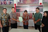 Bupati Mitra serahkan sertifikat hibah lahan Mapolres