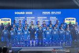 Pesepak bola Persib Bandung dan tim official memperkenalkan diri serta mengenalkan seragam baru saat acara Launching Tim Persib 2020 di Bandung, Jawa Barat, Selasa (25/2/2020). Persib Bandung yang saat ini dilatih oleh Robert Rene Alberts memperkenalkan tujuh seragam baru dan 26 pemain dalam tim yang akan menjalani laga pada liga 1 2020. ANTARA JABAR/M Agung Rajasa/agr