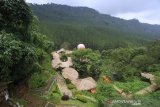 Suasana pemandangan di Wisata Alam The Lodge Maribaya, Lembang, Kabupaten Bandung Barat, Jawa Barat, Rabu (26/2/2020). Wisata Alam Thr Lodge Maribaya tersebut menawarkan berbagai wahana swafoto dengan latar belakang pemandangan alam. Foto Antaranews Kalsel/Bayu Pratama S.