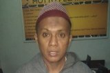 Istri tersenyum dan bernyanyi, suami bilang 