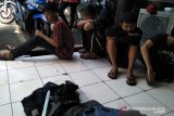 Polres Cianjur tahan belasan siswa SD dan SMP karena bawa senjata tajam