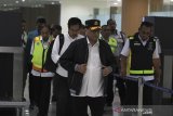 Menteri Perhubungan Umar Budi Karya sumadi melakukan pengecekan kesiapan di bandara Kertajati, MMajalengka, Jawa Barat, Minggu (1/3/2020). Menhub memastikan segala kesiapan terkait pemulangan kru kapal Diamond Princess yang akan di observasi di pulau Sebaru. ANTARA JABAR/Dedhez Anggara/agr