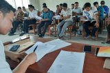 Calon anggota PPK melakukan tes tulis di Unma Pandeglang Banten