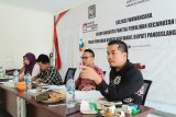 Komisioner KPU Pandeglang melakukan tes wawancara kepada calon anggota PPK