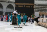 Masjidil Haram dan Masjid Nabawi kembali dibuka usai sterilisasi