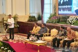 Presiden Jokowi minta kementerian cari terobosan antisipasi tekanan COVID-19