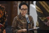 Menteri Luar Negeri Retno LP Marsudi memberikan pernyataan pers terkait larangan masuk bagi warga negara asing ke Indonesia di Kantor Kementerian Luar Negeri Jakarta, Kamis (5/3/2020). Pemerintah Indonesia mengeluarkan larangan masuk ke Indonesia bagi warga negara asing dari sejumlah wilayah di Iran, Korea Selatan dan Italia terkait menyebarnya virus corona di tiga negara. ANTARA FOTO/Wahyu Putro A/nym