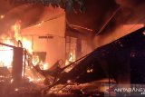Terbakar asrama putra panti asuhan anak mentawai di Padang