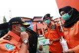 Basarnas Kendari Bagi Masker Antisipasi COVID-19