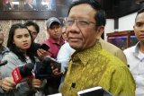 Menkopolhukam Mahfud: Kritisi Omnibus Law boleh, curiga berlebihan jangan