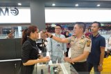 Polres OKU periksa pengunjung  Citi Mall Baturaja antisipasi Corona