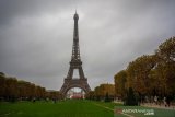 Menara Eiffel hingga Museum Louvre ditutup akibat corona