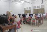Siswa SMK Negeri 3 Padang tetap UNBK walau ada edaran libur sekolah