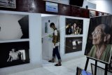 Tim sukarelawan FTI UMI semprotkan disinfektan di Kantor Berita Antara