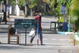 Santri beraktivitas di Pondok Pesantren Al Amin, Sumenep, Jawa Timur, Jumat (20/3/2020). Sejak  18 Maret Pesantren tersebut menutup kunjungan wali santri, terkait pandemi Covid 19. Antara Jatim/Saiful Bahri/zk