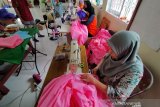 SMKN 5 Palu  produksi 200 APD COVID-19 pesanan RS Undata