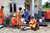 Polsubsektor Arso gandeng Puskesmas Pitewi semprot cairan disinfektan