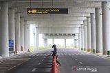 Suasana sepi di Bandara Internasional Kertajati, Majalengka, Jawa Barat, Selasa (24/3/2020). Sejumlah maskapai yang beroperasi di Bandara Kertajati membatalkan jadwal penerbangan untuk sementara waktu terimbas penyebaran wabah COVID-19. ANTARA JABAR/Dedhez Anggara/agr