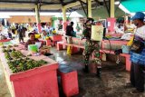 Kodim Sarmi lakukan penyemprotan disinfektan di fasilitas umum