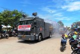 Watercanon Polres Biak Lakukan Penyemprotan Desinfektan Secara Massal