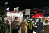 Enam bilik sterilisasi ditempatkan di pasar tradisional Manado cegah COVID-19