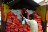 Operasi pasar murah Perum Bulog