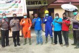Distrik Demta semprot cairan disinfektan ke fasilitas umum cegah COVID-19