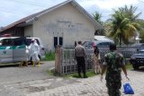 Petugas amankan dan evakuasi perempuan gejala COVID-19