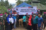 ACT Lampung bersama Yonif 9 Marinir berikan bantuan sembako kepada korban banjir