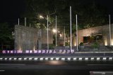 Suasana kawasan Kediri Memorial Park yang sepi di Jalan Pahlawan Kusuma Bangsa, Kota Kediri, Jawa Timur, Minggu (5/4/2020) malam. Pusat kuliner kaki lima di daerah itu tutup seiring pemberlakuan 'physical distancing' atau jaga jarak secara fisik sebagai upaya mencegah penyebaran COVID-19. Antara Jatim/Prasetia Fauzani/zk