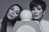 Kim Kardashian - Kris Jenner kolaborasi luncurkan parfum  bernama KKW X KRIS