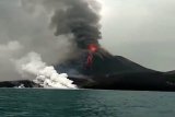 Pos Pantau: Semburan debu vulkanik Gunung Anak Krakatau capai 2.000 M