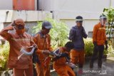 Padang Panjang bekali petugas kebersihan dengan APD saat bekerja