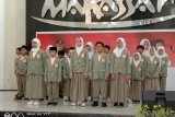 Siswa SD Athirah Makassar sisihkan uang jajan untuk pembelian APD