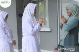 Siswa SMA Athirah ajak masyarakat berdonasi bagi pekerja informal