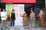 PLN Punagaya gandeng ACT Sulsel salurkan swab booth ke RSUD Kota Makassar