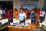 Resahkan warga, polisi tangkap 10 penjudi tradisional 'adu muncang'