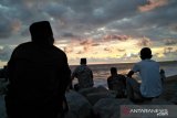 Jamaah Satariyah Padang Pariaman laksanakan 'maniliak' tentukan awal Ramadhan (Video)