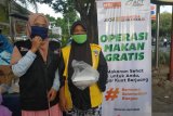 MRI-ACT NTB bagikan paket makanan dan masker gratis