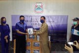 Pemkot Manado terima bantuan seribu handasanitizer dari PT inez kosmetikatama